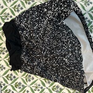 LULULEMON Black and White Patterned Women's Skirt